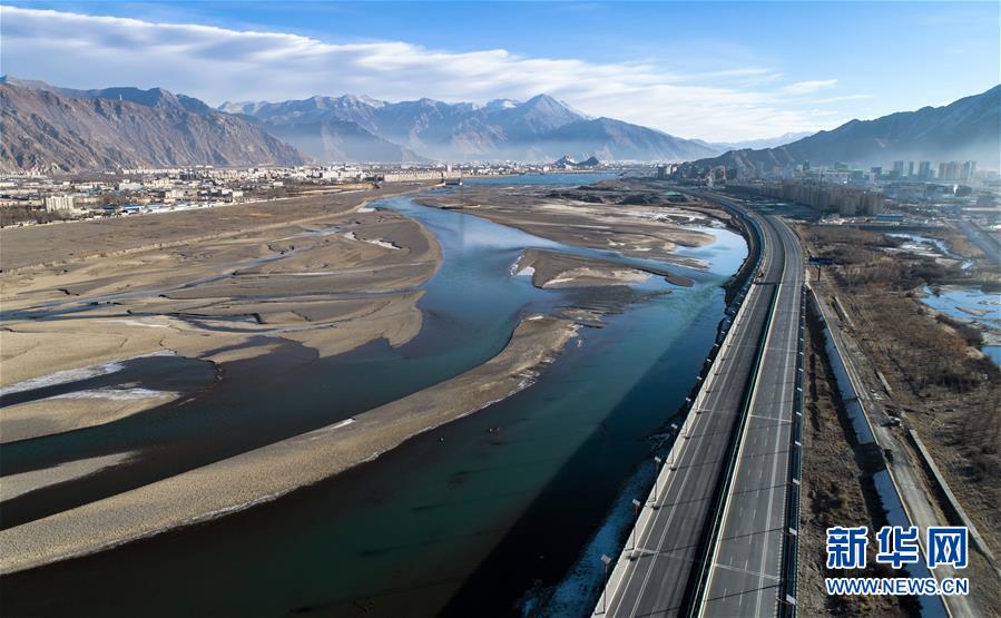 （兩會前夕看落實&middot;圖文互動）（2）格?；ㄩ_ 幸福路寬&mdash;&mdash;西藏落實習近平總書記全國兩會重要講話精神紀實