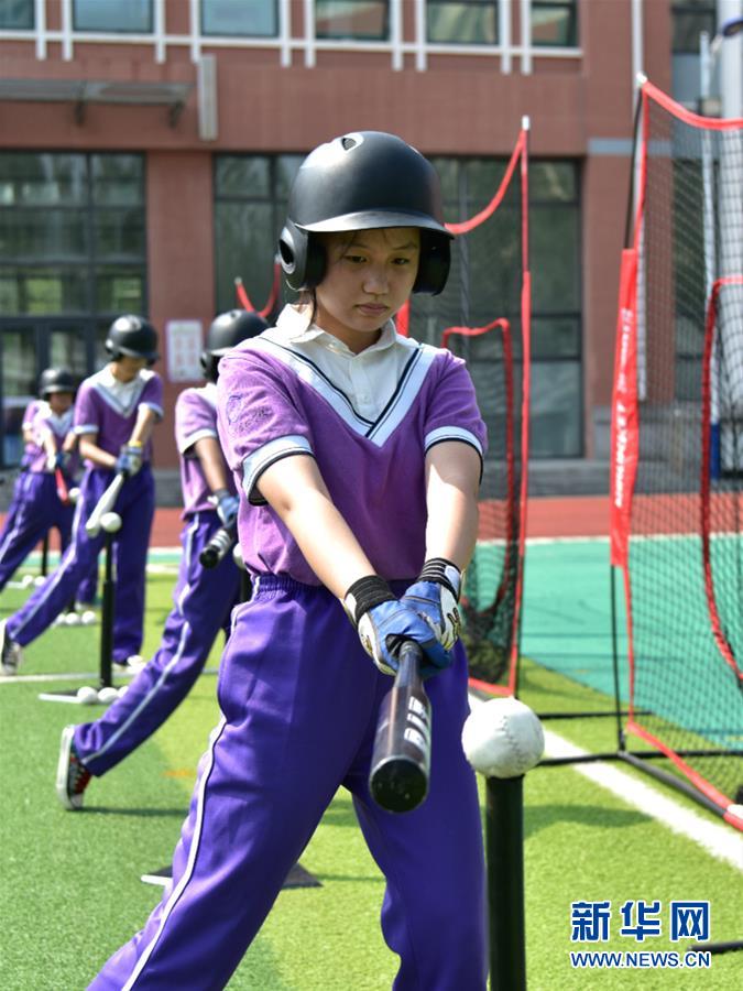 （體育&middot;圖文互動）（3）（在習近平新時代中國特色社會主義思想指引下&mdash;&mdash;新時代新作為新篇章&middot;總書記關心的百姓身邊事）奔跑吧，少年！&mdash;&mdash;體育讓孩子們插上強壯的翅膀（配本社同題文字稿）