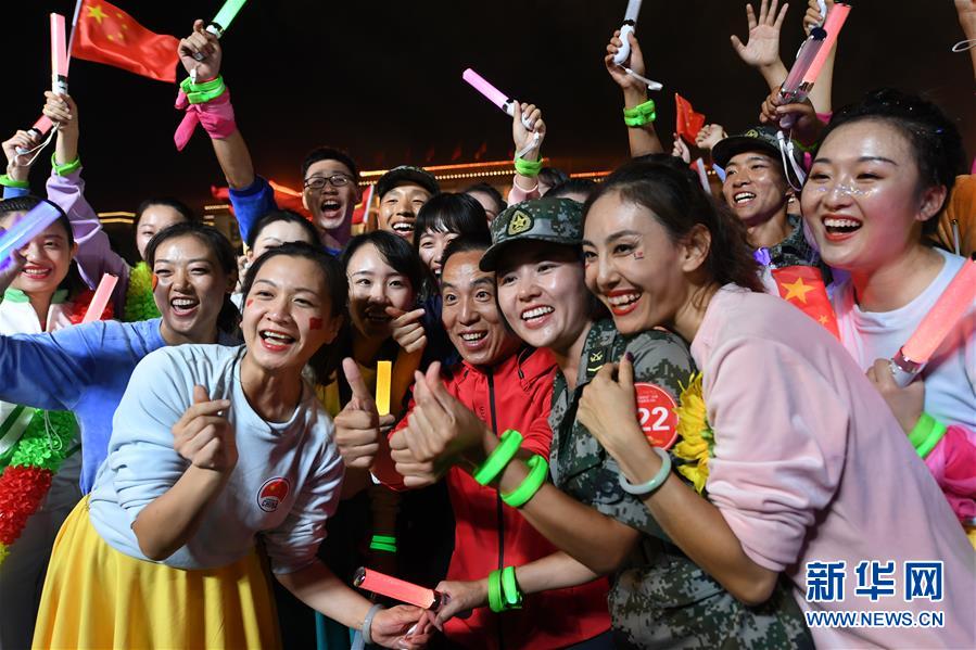 （新華全媒頭條&middot;圖文互動）（9）彩云長在有新天&mdash;&mdash;黨的十九大以來以習(xí)近平同志為核心的黨中央關(guān)心推進宣傳思想工作紀(jì)實