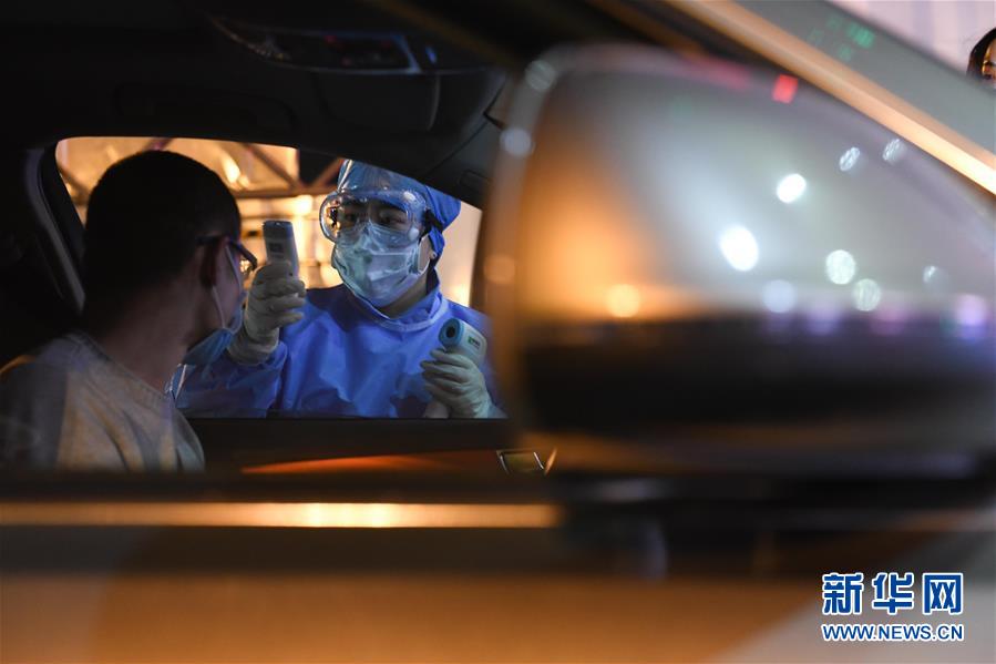 （在習近平新時代中國特色社會主義思想指引下&mdash;&mdash;新時代新作為新篇章&middot;習近平總書記關(guān)切事&middot;圖文互動）（6）當億萬只手緊握在一起&hellip;&hellip;&mdash;&mdash;戰(zhàn)&ldquo;疫&rdquo;一線感受中國力量