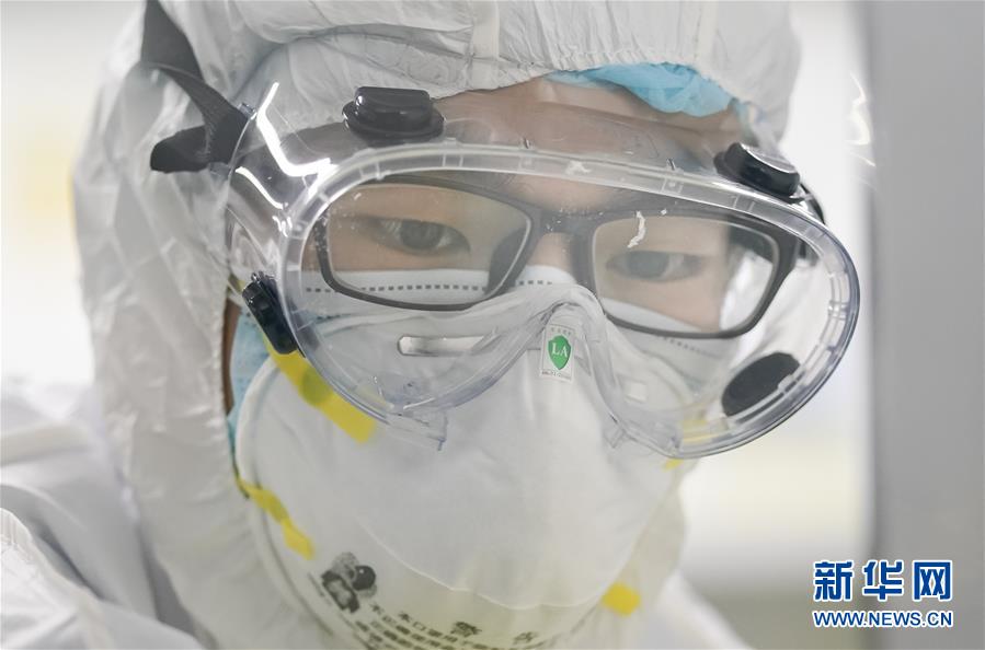 （在習近平新時代中國特色社會主義思想指引下&mdash;&mdash;新時代新作為新篇章&middot;習近平總書記關(guān)切事&middot;圖文互動）（10）高擎利劍驅(qū)疫魔&mdash;&mdash;科研攻關(guān)助力湖北戰(zhàn)&ldquo;疫&rdquo;記