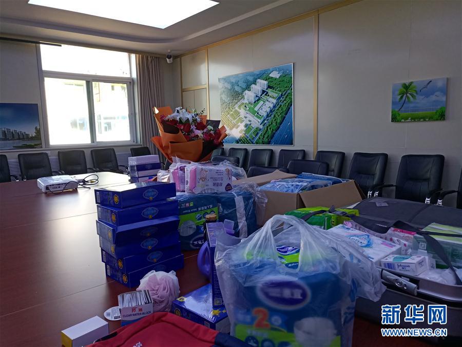 （在習近平新時代中國特色社會主義思想指引下&mdash;&mdash;新時代新作為新篇章&middot;習近平總書記關(guān)切事&middot;圖文互動）（4）口罩擋不住你的美&mdash;&mdash;戰(zhàn)&ldquo;疫&rdquo;一線巾幗掠影