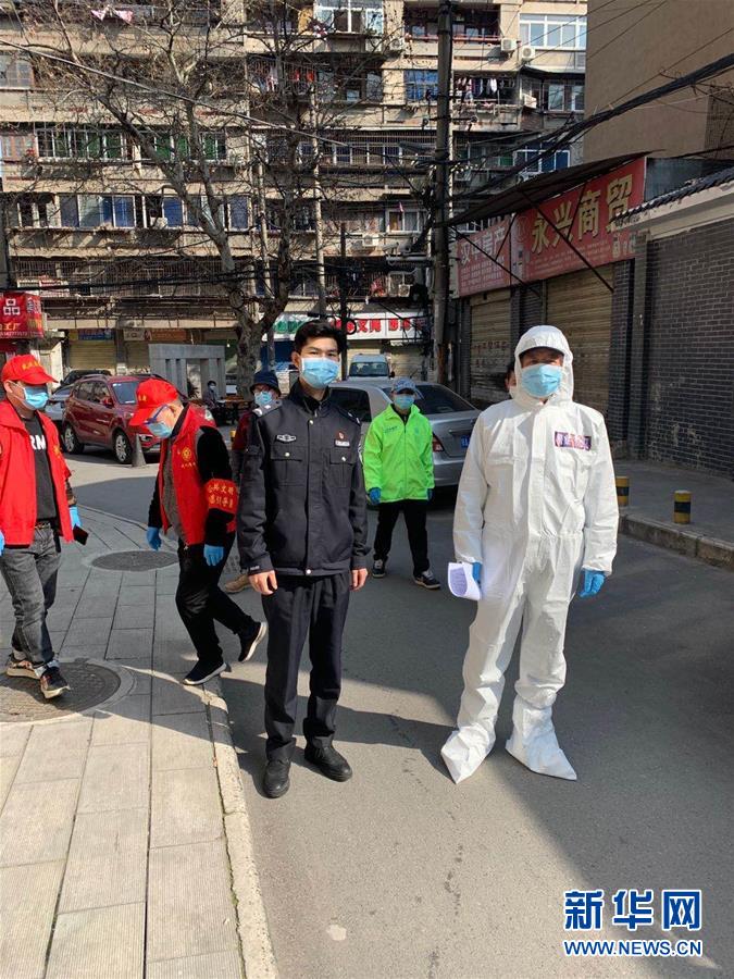 （習(xí)近平致敬的戰(zhàn)&ldquo;疫&rdquo;英雄&middot;公安干警篇&middot;圖文互動）（6）他們，抗疫一線鑄警魂