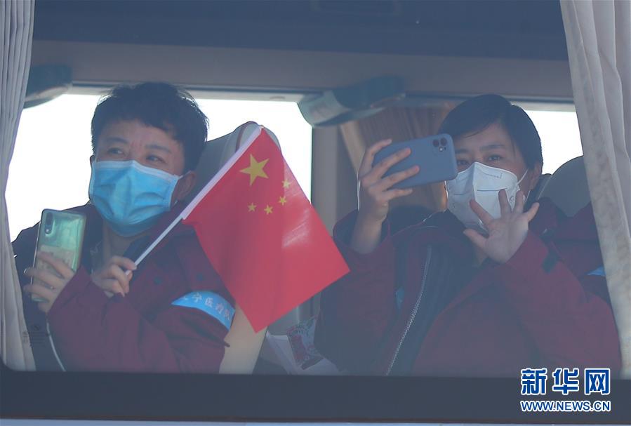 （在習(xí)近平新時(shí)代中國特色社會主義思想指引下&mdash;&mdash;新時(shí)代新作為新篇章&middot;習(xí)近平總書記關(guān)切事&middot;圖文互動）（3）給你最溫暖的擁抱&mdash;&mdash;保護(hù)關(guān)心愛護(hù)抗疫一線醫(yī)務(wù)人員在行動