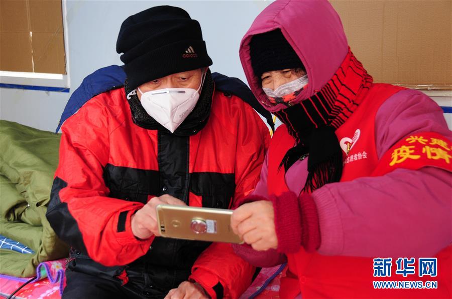 （習(xí)近平致敬的戰(zhàn)&ldquo;疫&rdquo;英雄&middot;志愿者篇&middot;圖文互動(dòng)）（9）他們，微光成炬照征程