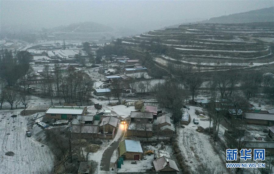 (新華全媒頭條·圖文互動)(3)春天里的5個(gè)“戰(zhàn)貧”瞬間——習(xí)近平總書記關(guān)于脫貧攻堅(jiān)決策部署指引攻克最后的深貧堡壘