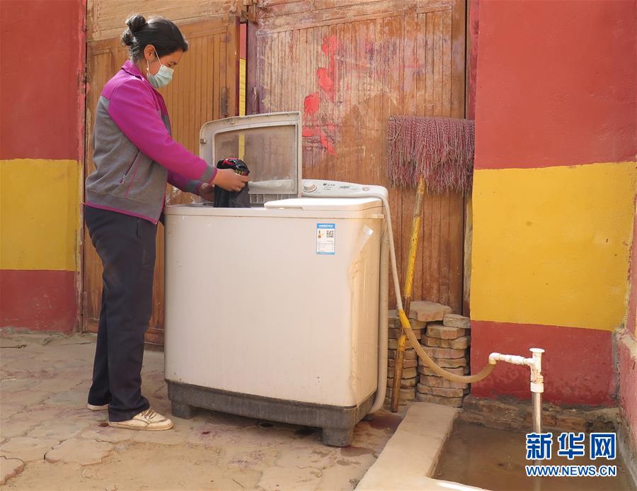 (新華全媒頭條·圖文互動)(10)春天里的5個(gè)“戰(zhàn)貧”瞬間——習(xí)近平總書記關(guān)于脫貧攻堅(jiān)決策部署指引攻克最后的深貧堡壘