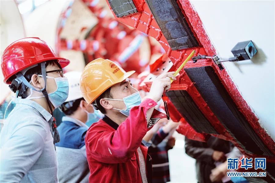 （在習(xí)近平新時代中國特色社會主義思想指引下&mdash;&mdash;新時代新作為新篇章&middot;習(xí)近平總書記關(guān)切事&middot;圖文互動）（1）最有力的支撐，最堅決的攀登&mdash;&mdash;記錄奮戰(zhàn)在復(fù)工復(fù)產(chǎn)一線的科技工作者