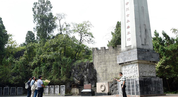新華社大型主題網(wǎng)絡(luò)直播欄目《紅色追尋》走進(jìn)廣西、貴州
