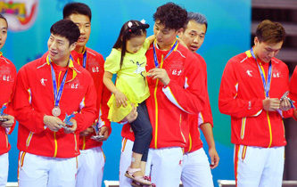 【全運(yùn)會&middot;多棱鏡】和爸爸一起領(lǐng)獎