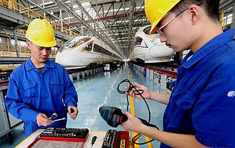 &ldquo;復(fù)興號(hào)&rdquo;提速在即 鐵路人保駕護(hù)航