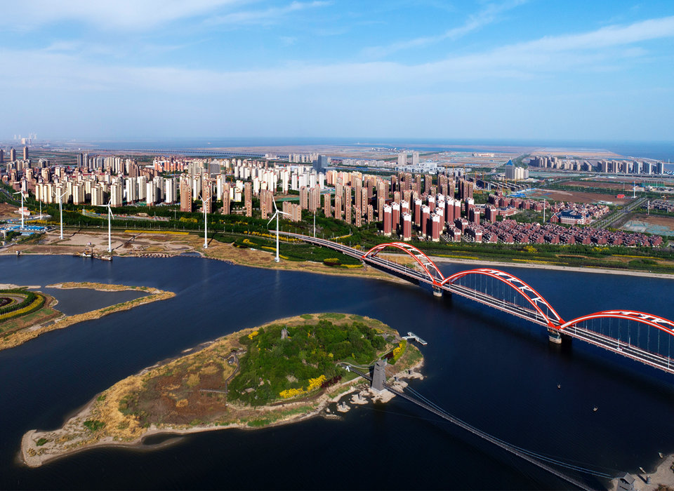 銳意進(jìn)取，埋頭苦干，向著偉大目標(biāo)奮力前行