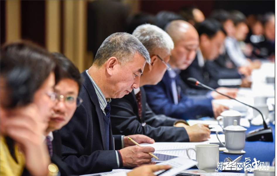 山西兩會(huì)表情之&ldquo;專注&rdquo;