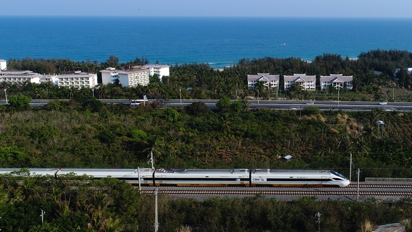 春潮拍岸千帆進&mdash;&mdash;海南特區(qū)改革開放30年紀實