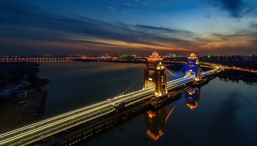 新華網無人機&ldquo;飛閱&rdquo;長江