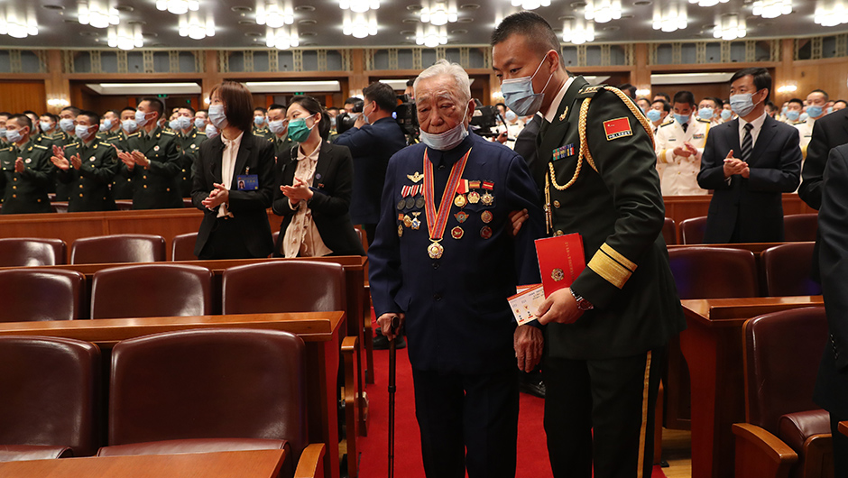 志愿軍老戰(zhàn)士、老同志入場