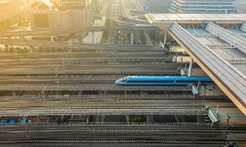 在沒有路的地方，中國探出一條條新路