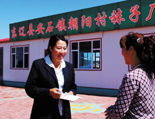 十八大代表風(fēng)采錄 &ldquo;溜達(dá)書記&rdquo;的致富經(jīng)