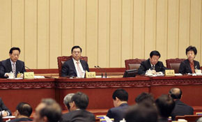 張德江出席全國(guó)人大常委會(huì)第五次會(huì)議第二次全體會(huì)議