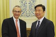 李源潮會(huì)見(jiàn)美國(guó)進(jìn)步中心主席波德斯塔