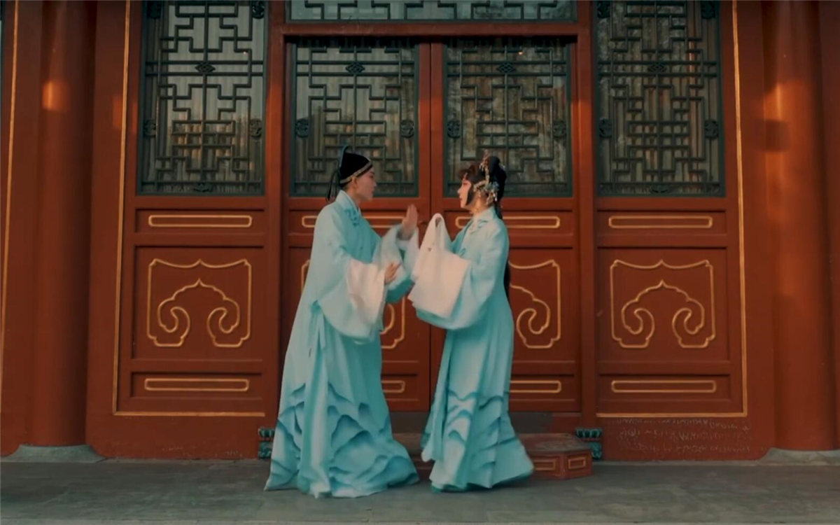 如花美眷，似水流年，說(shuō)的是戲中詞，道的是人間情