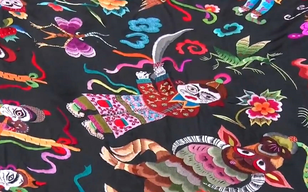 苗繡繡品慢慢得到市場(chǎng)認(rèn)可，回鄉(xiāng)的繡娘逐漸多了起來