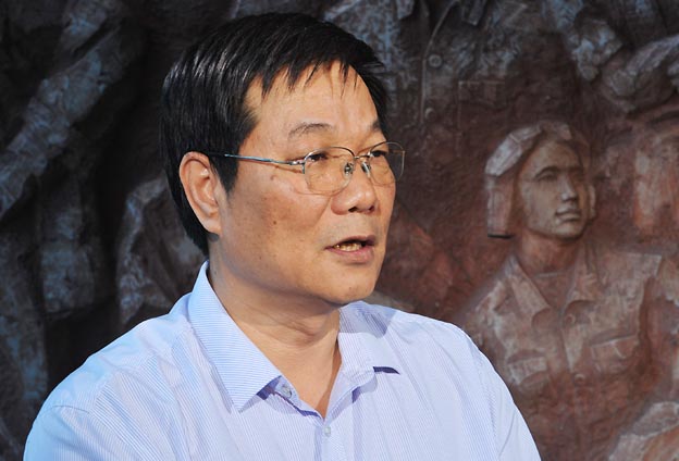 我們把黨的政治優(yōu)勢和現(xiàn)代企業(yè)制度優(yōu)勢結(jié)合起來，建立完善決策、執(zhí)行、監(jiān)督三個(gè)體系。