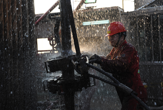 海上作業(yè)更多時(shí)刻是艱苦和孤獨(dú)。