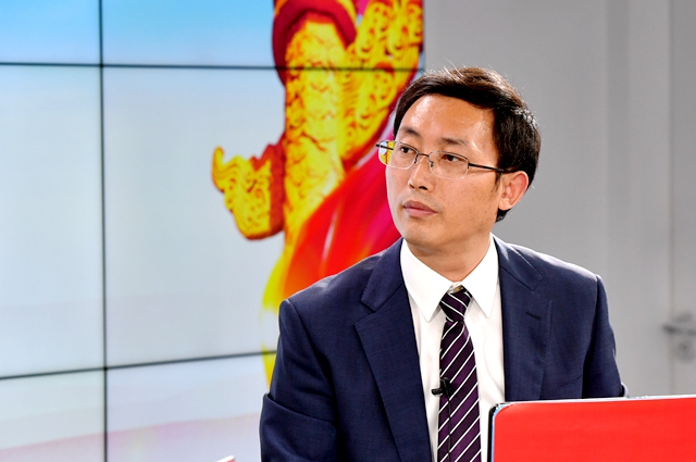 繼往是為了開來，那么開什么來？我們的未來是什么？我們現(xiàn)在站在什么歷史方位上？往哪里去走？