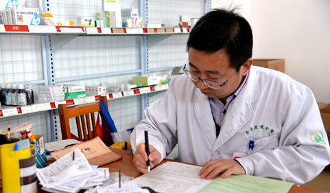 鄭召兵：行走鄉(xiāng)間的&ldquo;白大褂&rdquo;