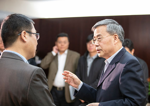 讓銀行業(yè)金融機(jī)構(gòu)愿意做、能夠做、也會(huì)做民營(yíng)企業(yè)業(yè)務(wù)