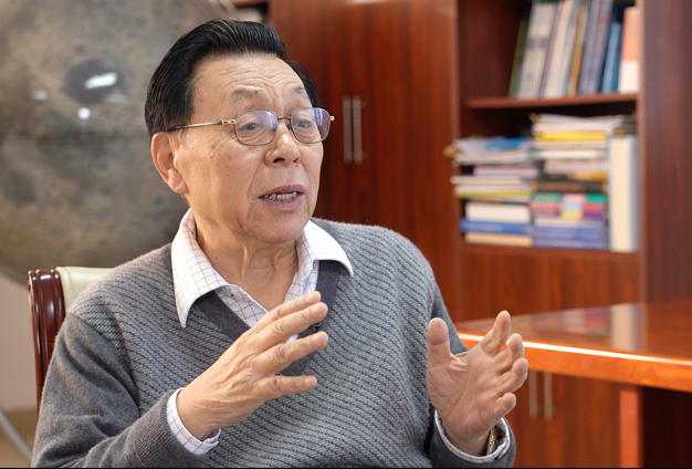 與月球背面建立聯(lián)系，而且測(cè)控和通信鏈路要暢通