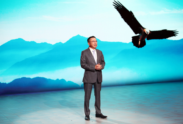 一定要在技術(shù)創(chuàng)新能力上力求突破，我們才會在全球的產(chǎn)業(yè)鏈中占據(jù)更高的地位