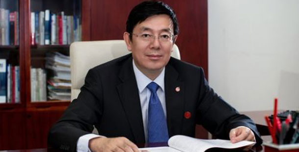 中航飛機董事長、分黨組書記方玉峰&mdash;&mdash;中航飛機要想同國際航空產(chǎn)業(yè)強者過招，必須與市場全面接軌，逐步褪去傳統(tǒng)國有企業(yè)的&ldquo;光環(huán)&rdquo;。這就要求我們?nèi)ν七M(jìn)企業(yè)改革，利用上市平臺，建立先進(jìn)的法人治理結(jié)構(gòu)，建立高效的、敏捷反應(yīng)的價值創(chuàng)造主體。