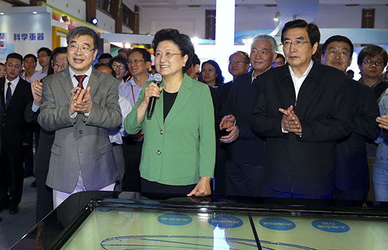 劉延?xùn)|、郭金龍參加2016年全國(guó)科技活動(dòng)周活動(dòng)