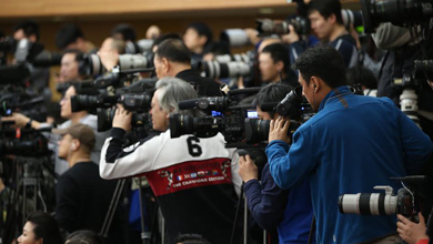 記者現(xiàn)場(chǎng)采訪(fǎng)