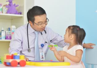 加強(qiáng)兒科醫(yī)生、助產(chǎn)士等緊缺人才培養(yǎng)