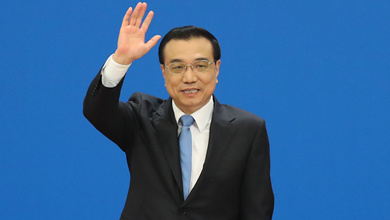 記者會結(jié)束后，李克強揮手致意