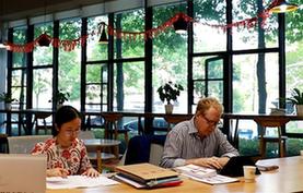 中國成就，世界矚目&mdash;&mdash;來自基層蹲點(diǎn)現(xiàn)場的報(bào)道