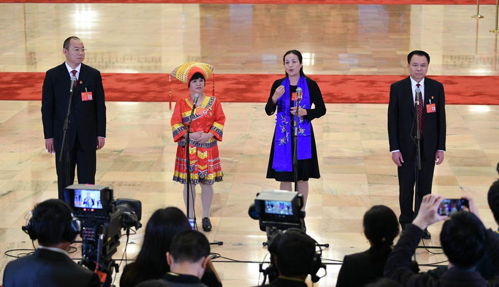 蔡松濤、杜麗群、楊小玲、賈立群接受采訪