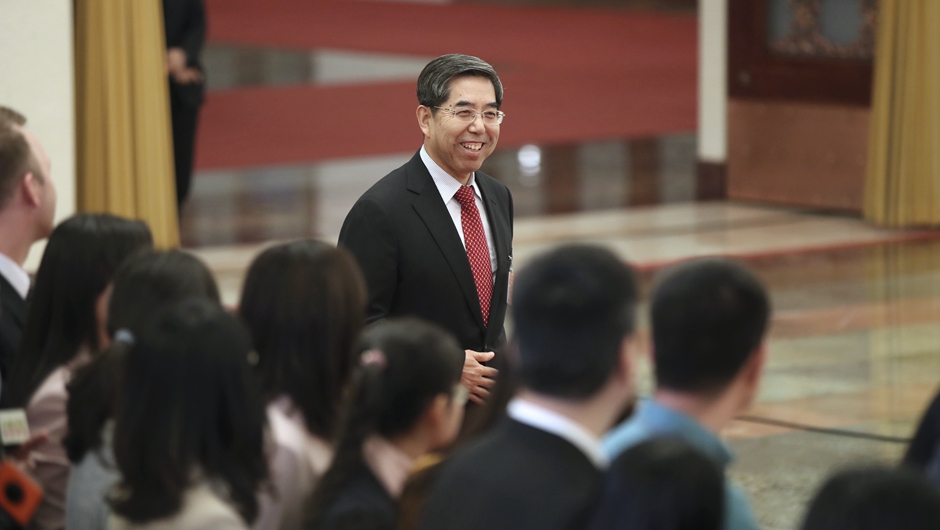 馬建堂步入&ldquo;部長通道&rdquo;，準備接受采訪