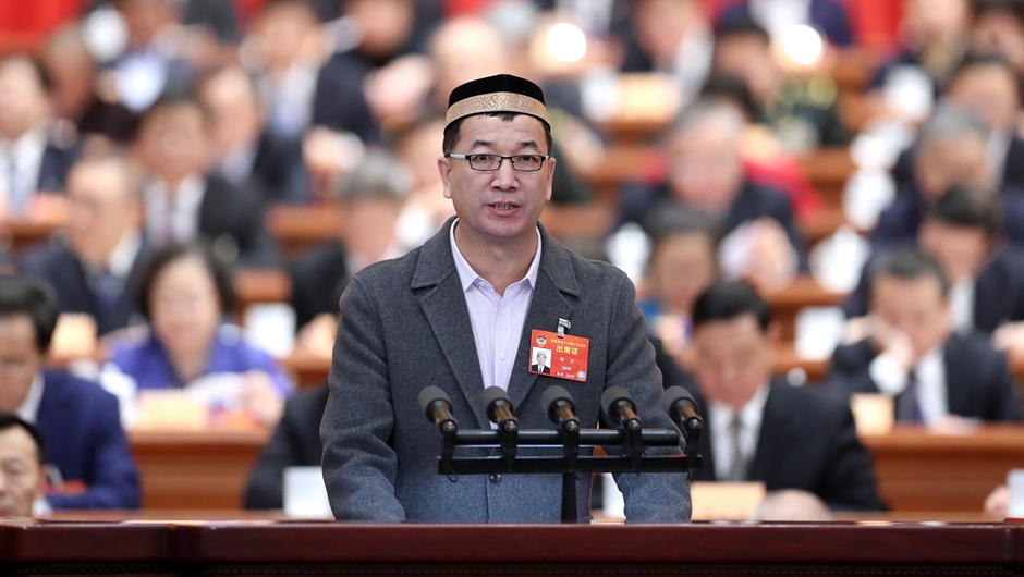 新疆維吾爾自治區(qū)呼圖壁縣政協(xié)副主席、伊斯蘭教協(xié)會會長，呼圖壁縣城鎮(zhèn)陜西寺阿訇 楊杰