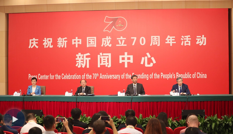 以新發(fā)展理念為引領(lǐng)，推進(jìn)中國經(jīng)濟(jì)平穩(wěn)健康可持續(xù)發(fā)展