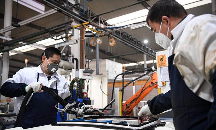 新華社評論員：堅持疫情防控和經(jīng)濟社會發(fā)展&ldquo;兩手抓&rdquo;