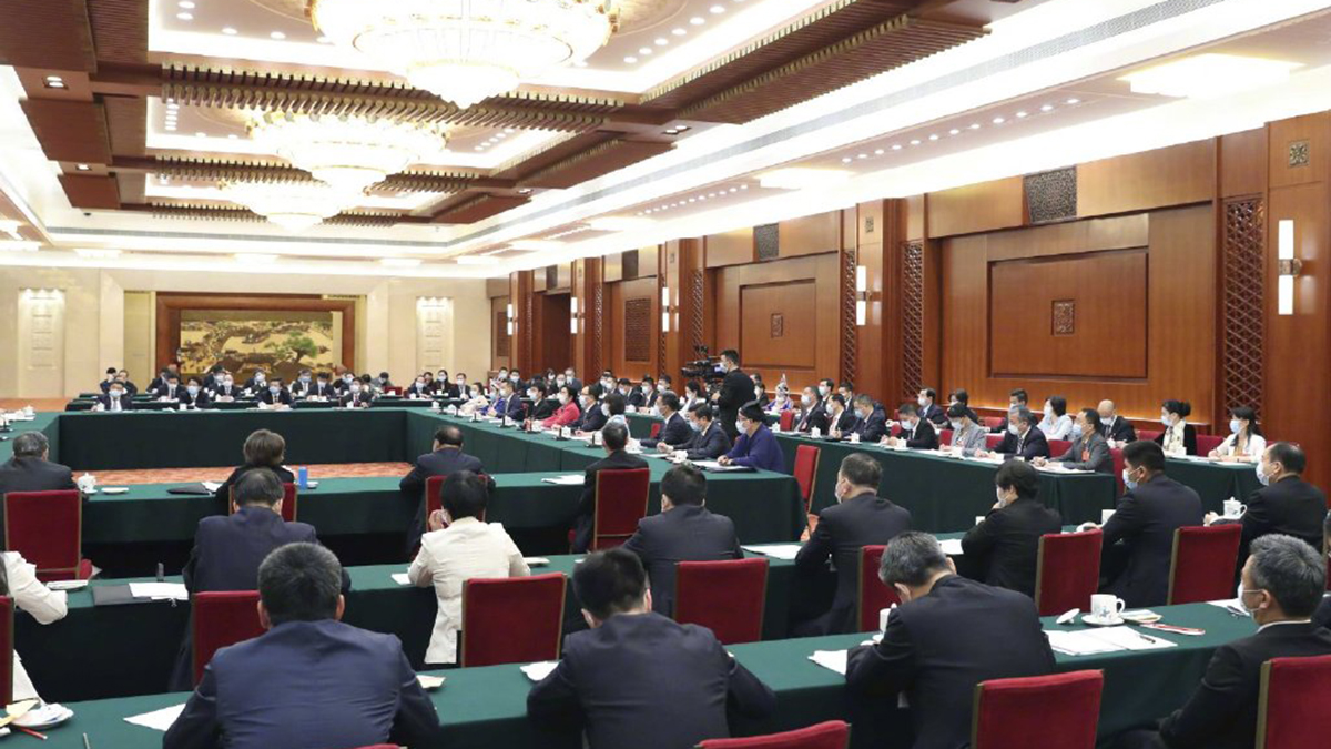 出席十三屆全國人大三次會議的代表團(tuán)分組審議政府工作報(bào)告，來看審議現(xiàn)場