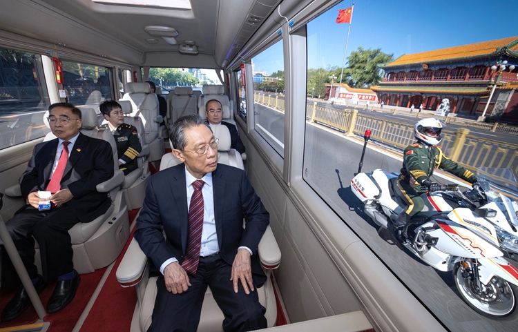 學(xué)習(xí)快評(píng)丨以國之名向最美天使致敬！