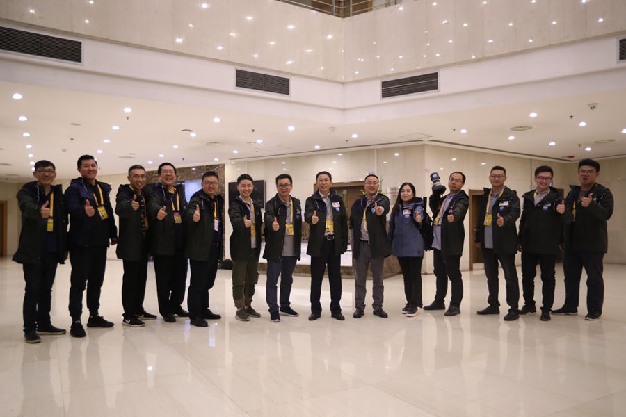 新華網(wǎng)國慶前方報(bào)道團(tuán)隊(duì)，出發(fā)啦！