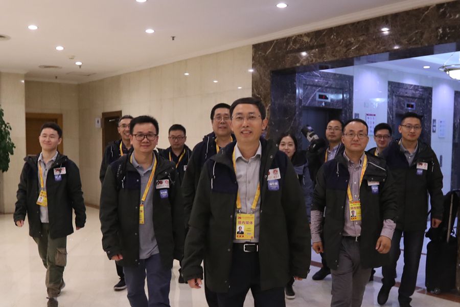 新華網(wǎng)國慶前方報(bào)道團(tuán)隊(duì)，出發(fā)啦！