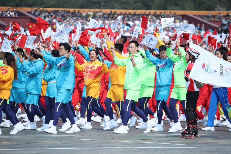 群眾大游行，歡樂的海洋！