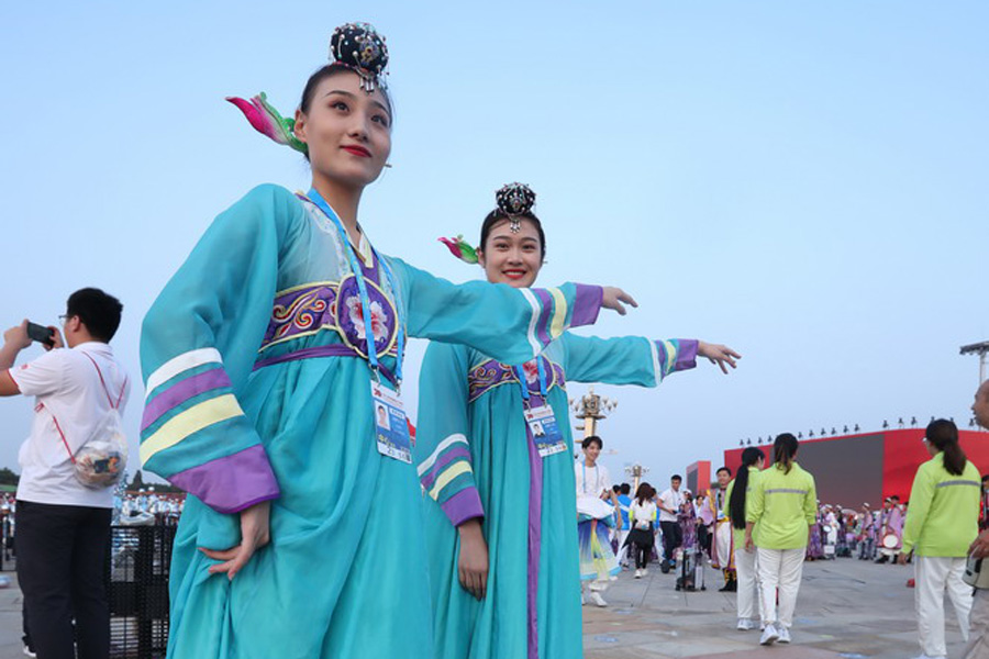 今晚，我們歡聚在天安門廣場(chǎng)